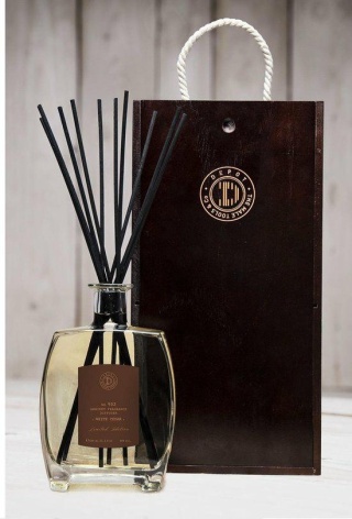 D. 903 DEPOT AMBIENT 690 ML CEDAR